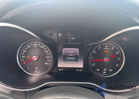 2016 Mercedes-Benz C 300 4Matic z USA, uszkodzony, nr VIN 55SWF4KB9GU114622